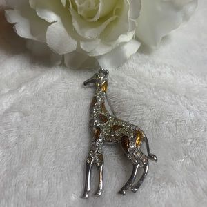 EUC Giraffe Rhinestone Brooch